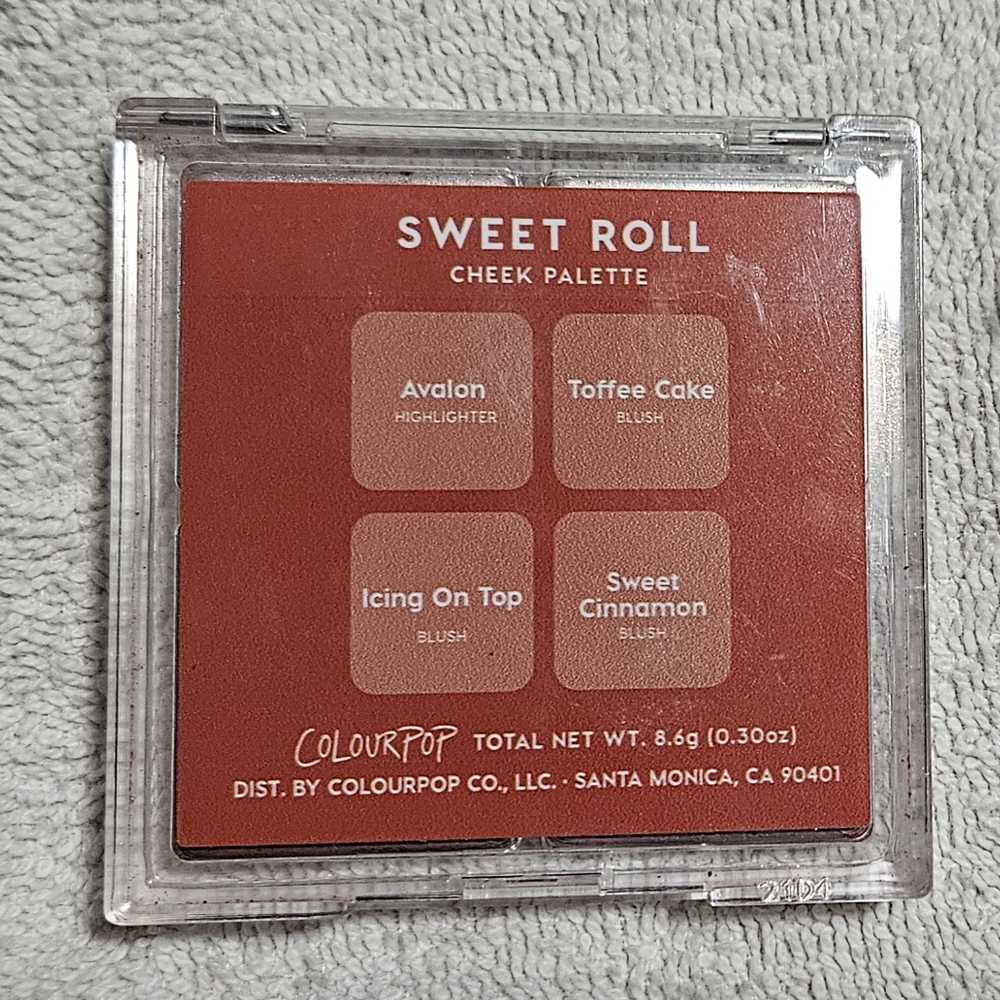 Colourpop  sweet roll check pallet
